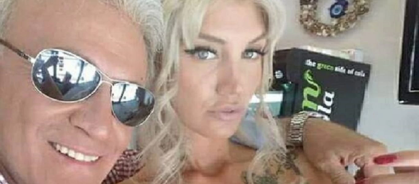 «Ζορό» Ψωμιάδης: Ποζάρει με την πρωταγωνίστρια εpωτικών ταινιών Μ.Αλεξάνδρου (φώτο)